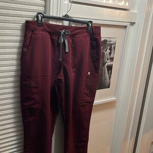 women's Navy Yola™ - Skinny Scrub Pants 2.0 - L / maroon
L
Maroon